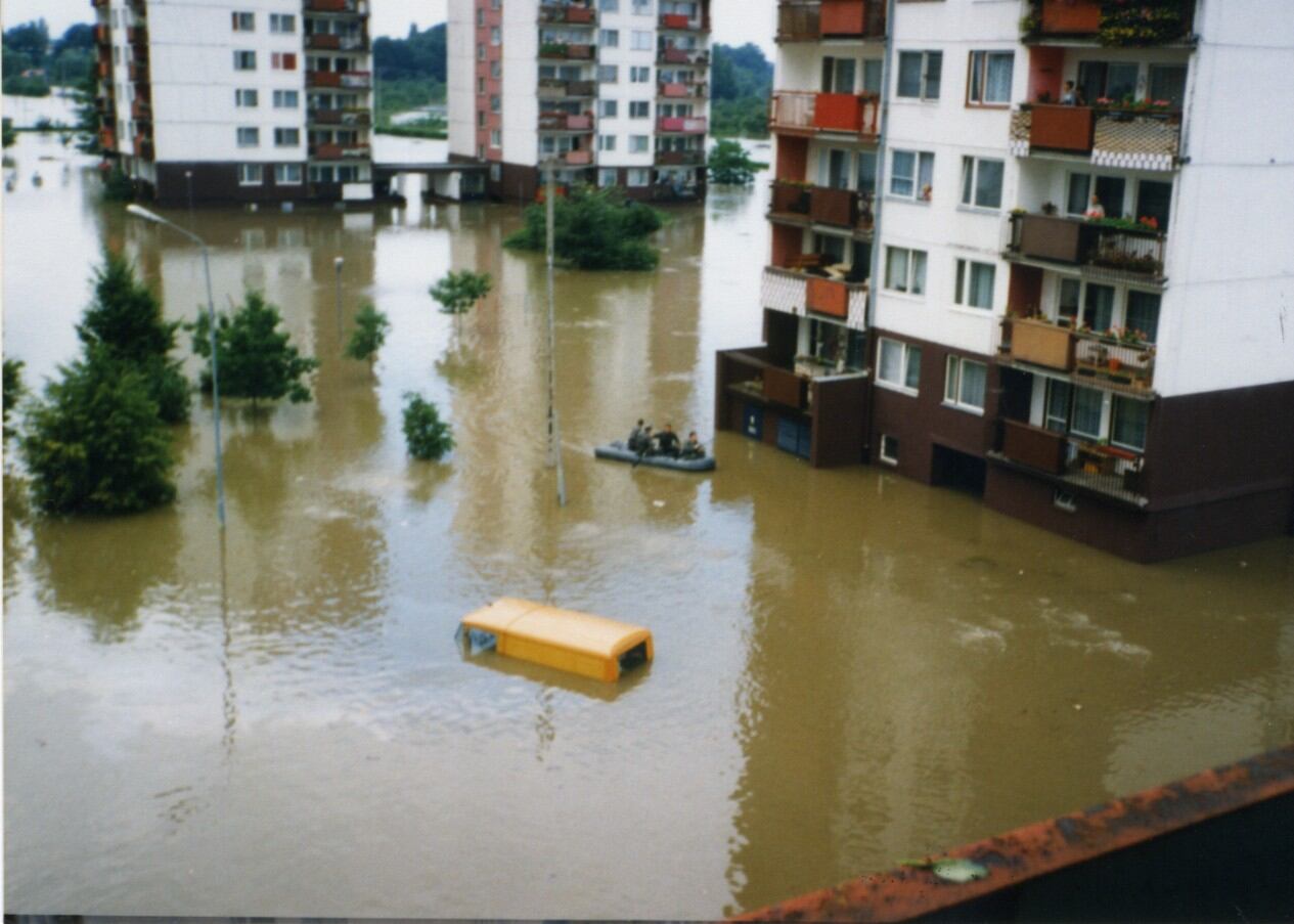 Las fatales inundaciones en Polonia en 1997 y que inspiraron la serie La gran inundación de Netflix