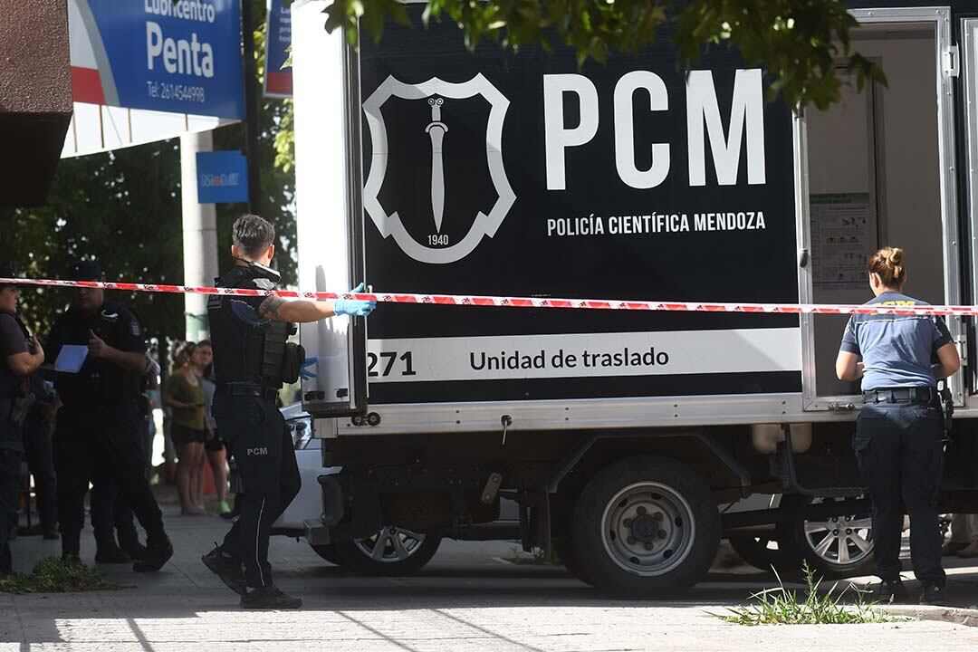 Dueño de un lubricentro ubicado en calle Mitre casi Mathus Hoyos de Guaymallén fue asesinado de un disparo cual resistirse a un asalto.
Foto: José Gutierrez / Los Andes