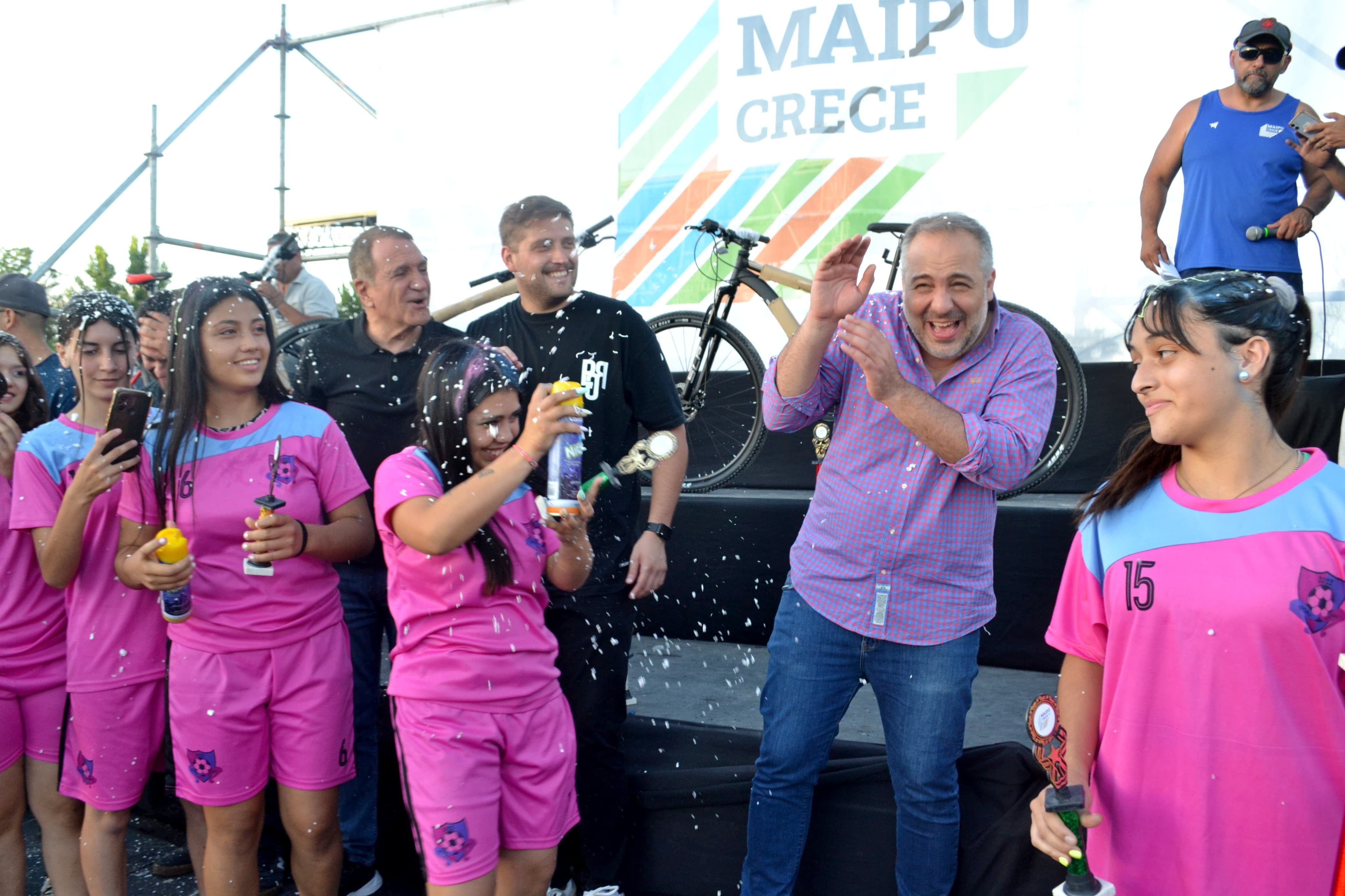 Maipú celebra el cierre de un año a puro deporte con las escuelitas de fútbol