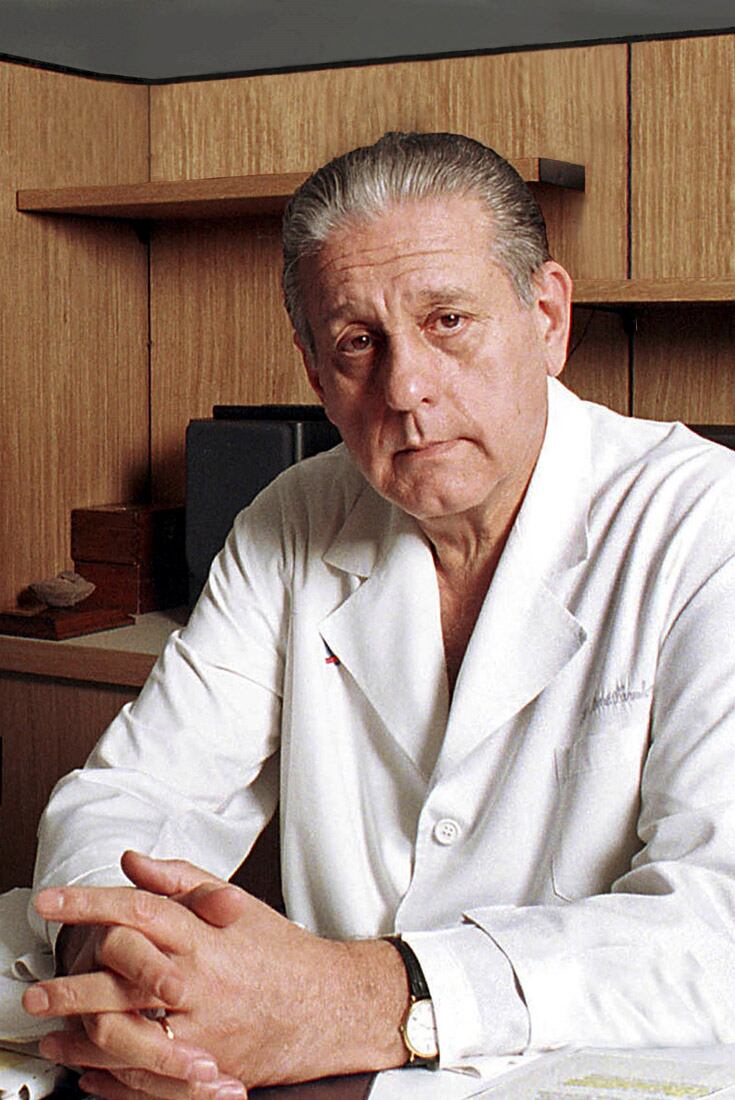 René Favaloro, médico cardiocirujano, se quitó la vida el 29 de julio del 2000.
