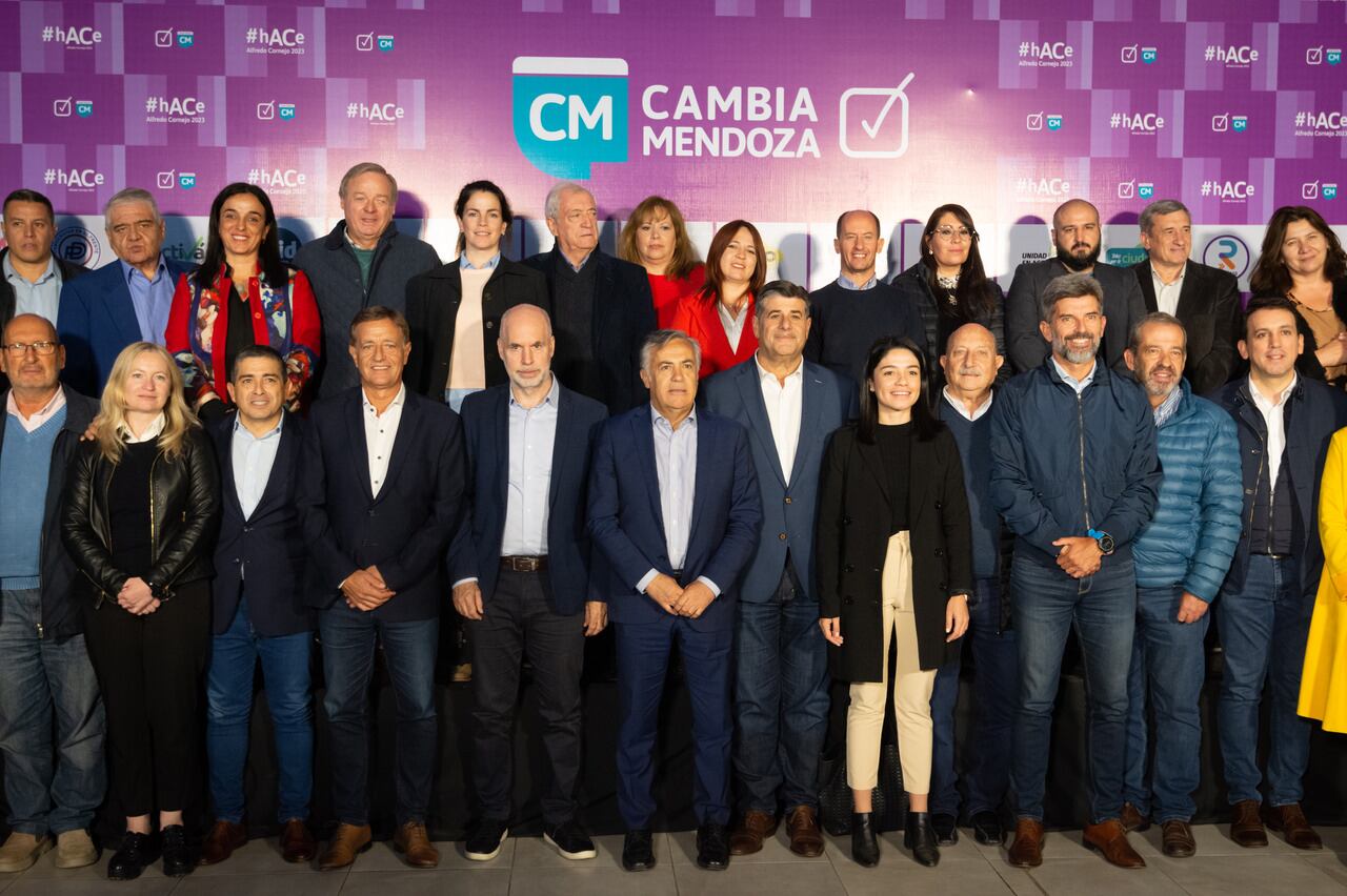 Rodolfo Suárez, Horacio Rodríguez Larreta y Alfredo Cornejo presentaron el Frente Cambia Mendoza en el Club Andes Talleres. 
 
Foto: Ignacio Blanco / Los Andes 