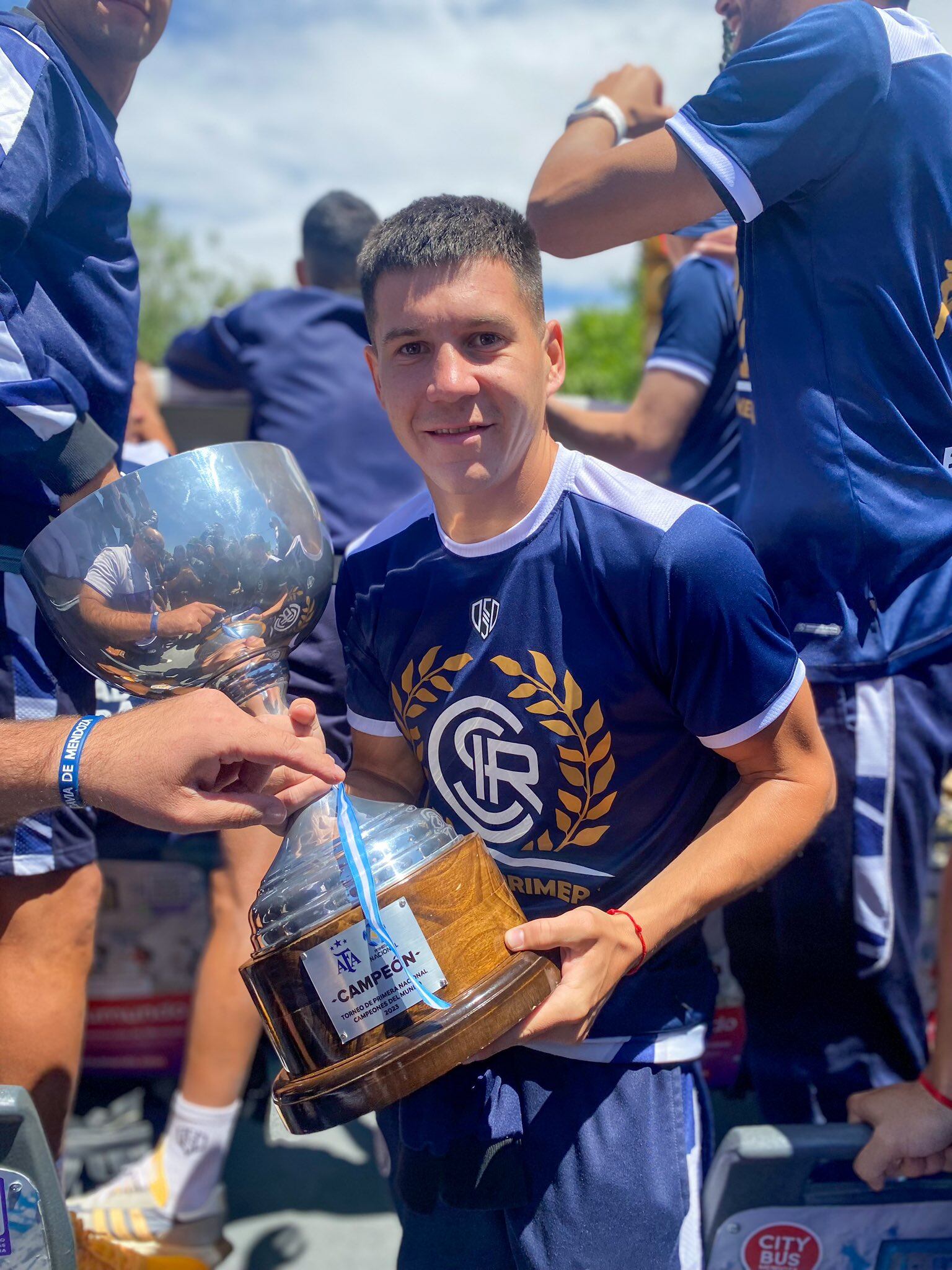 Los campeones de la Primera Nacional y que ascendieron a la Liga Profesional llegaron a Mendoza y festejaron con sus hinchas / Prensa Independiente Rivadavia.