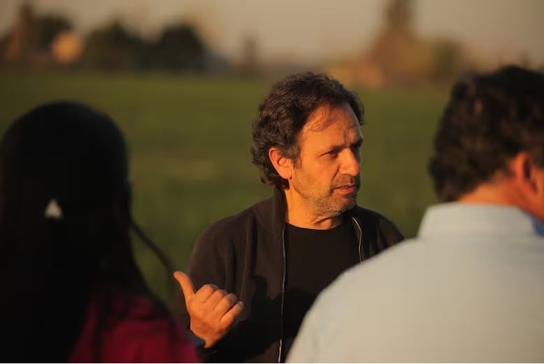 "Vamos rotando los cuadros, y una vez que se cosecha una hortaliza, se planta centeno, que sirve como abono verde, evitando así que la tierra pierda sus nutrientes", explicó Orestes Nomikos.