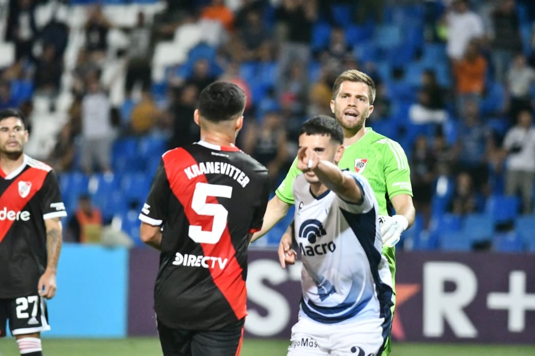 Independiente Rivadavia vs. Riverl Plate en el estadio Malvinas Argentinas. / JOSÉ GUTIÉRREZ (LOS ANDES).