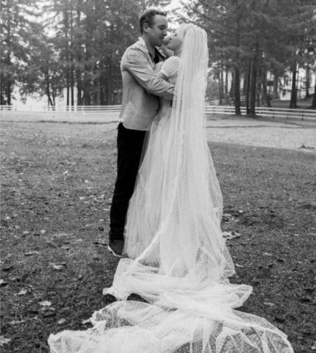 En un casamiento de ensueño con un vestido de novia ideal.