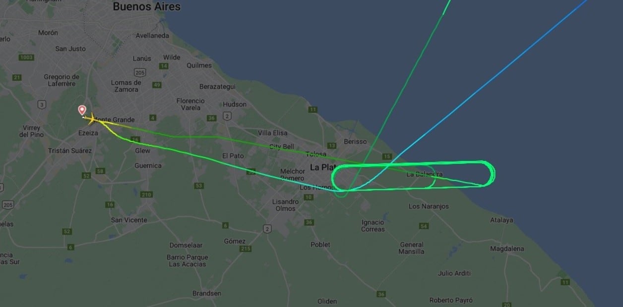 El recorrido del avión que voló bajo sobre La Plata y generó miedo.