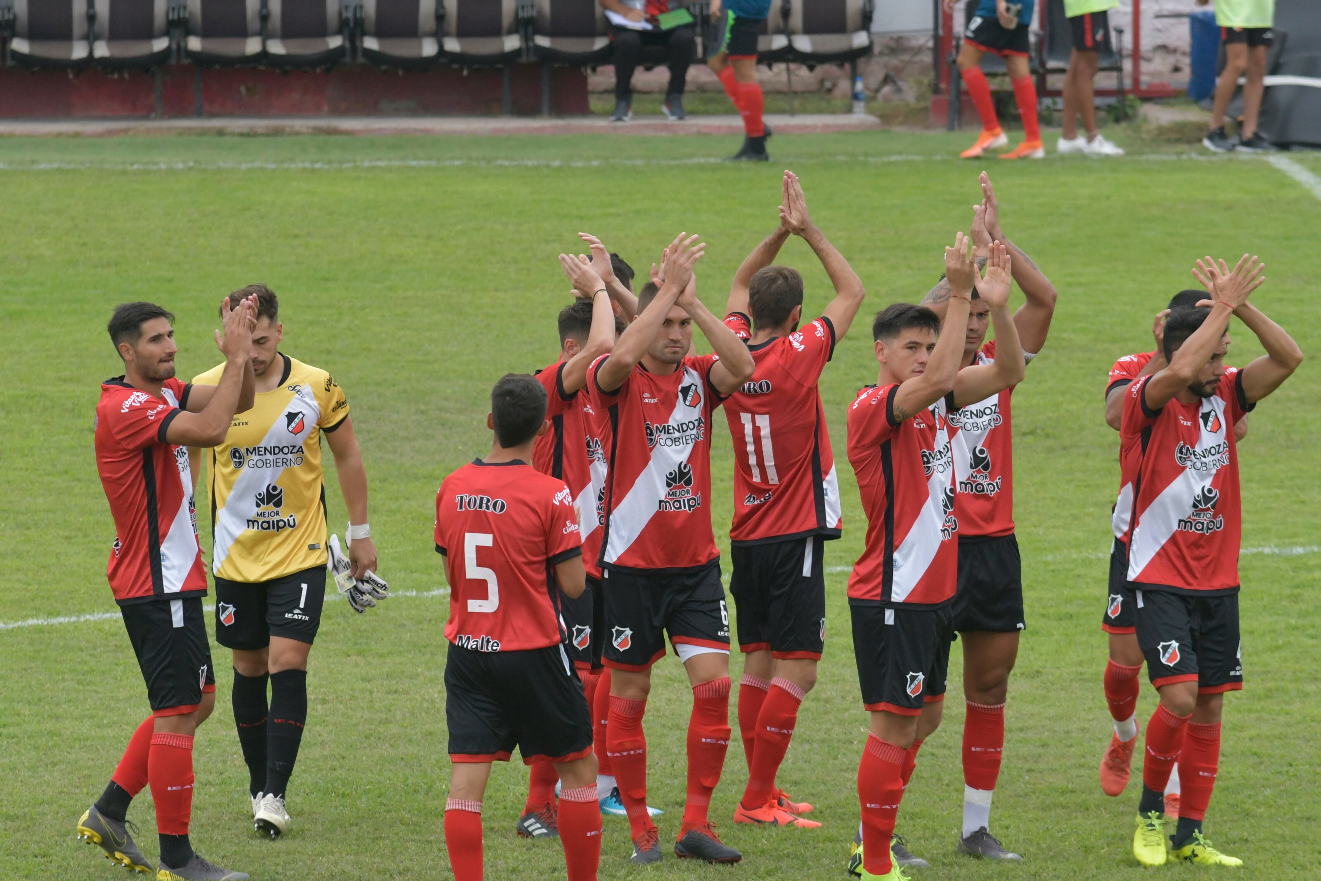 Mendoza 21 de marzo 2021  Deportes 

El Deportivo Maipú cayó frente a Temperley 1-0 gracias al gol de Román Brotzman en el segundo partido del Cruzado en la Primera Nacional y en su debut en el Omar Higinio Sperdutti.
Afa
Foto: Orlando Pelichotti / Los Andes
