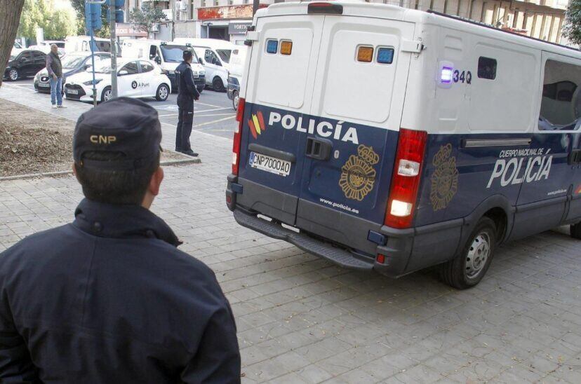  La Policía Científica y Judicial investiga el hecho. 