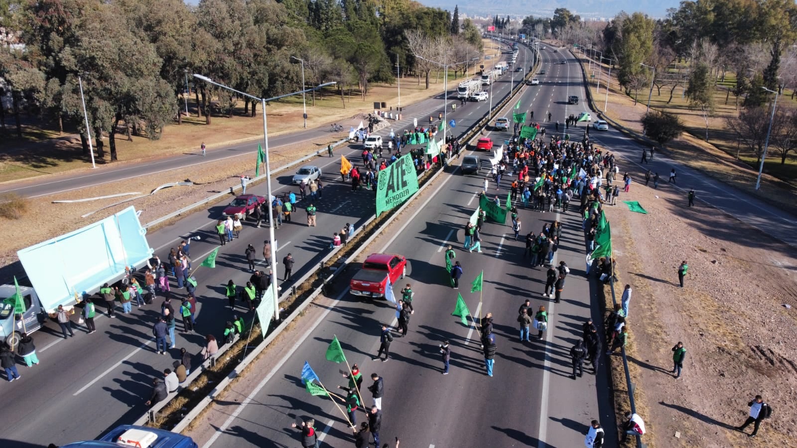 Corte de ATE en Acceso Este. Ignacio Blanco / Los Andes