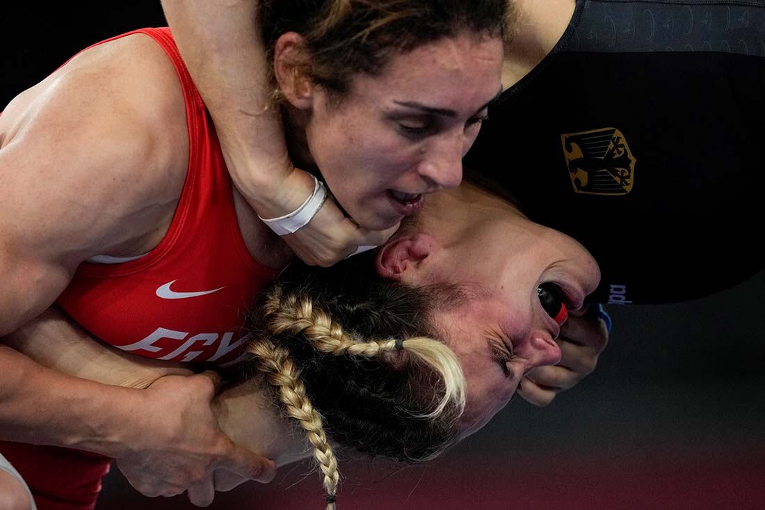 combate de lucha libre femenino de 68 kg