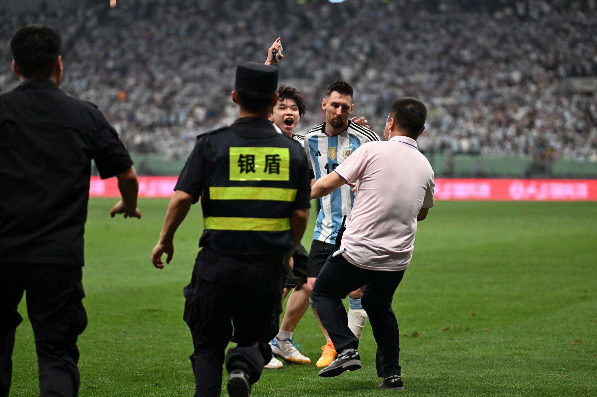 Un fanático chino salió contento tras conocer a Messi