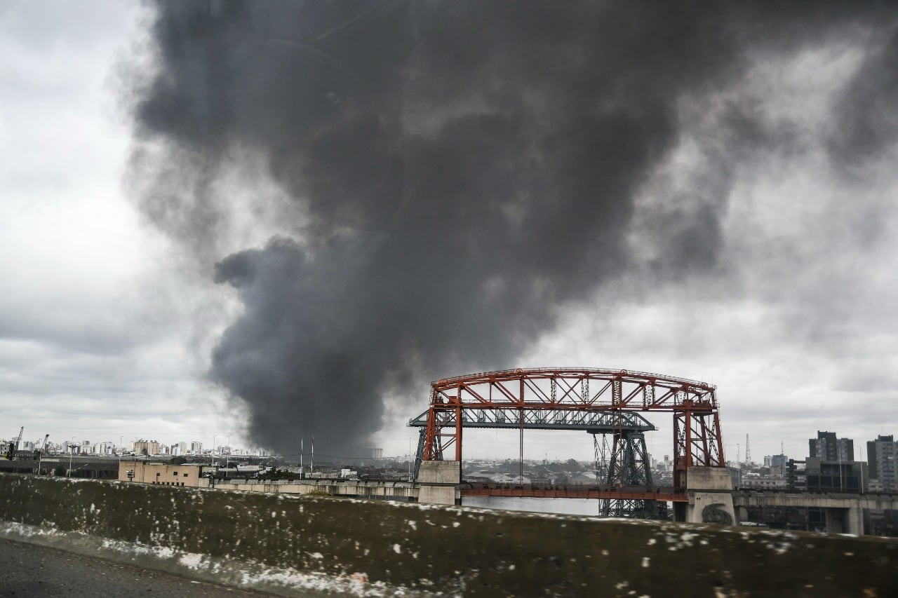 Incendio fábrica de avellaneda. (Gentileza: Clarín)