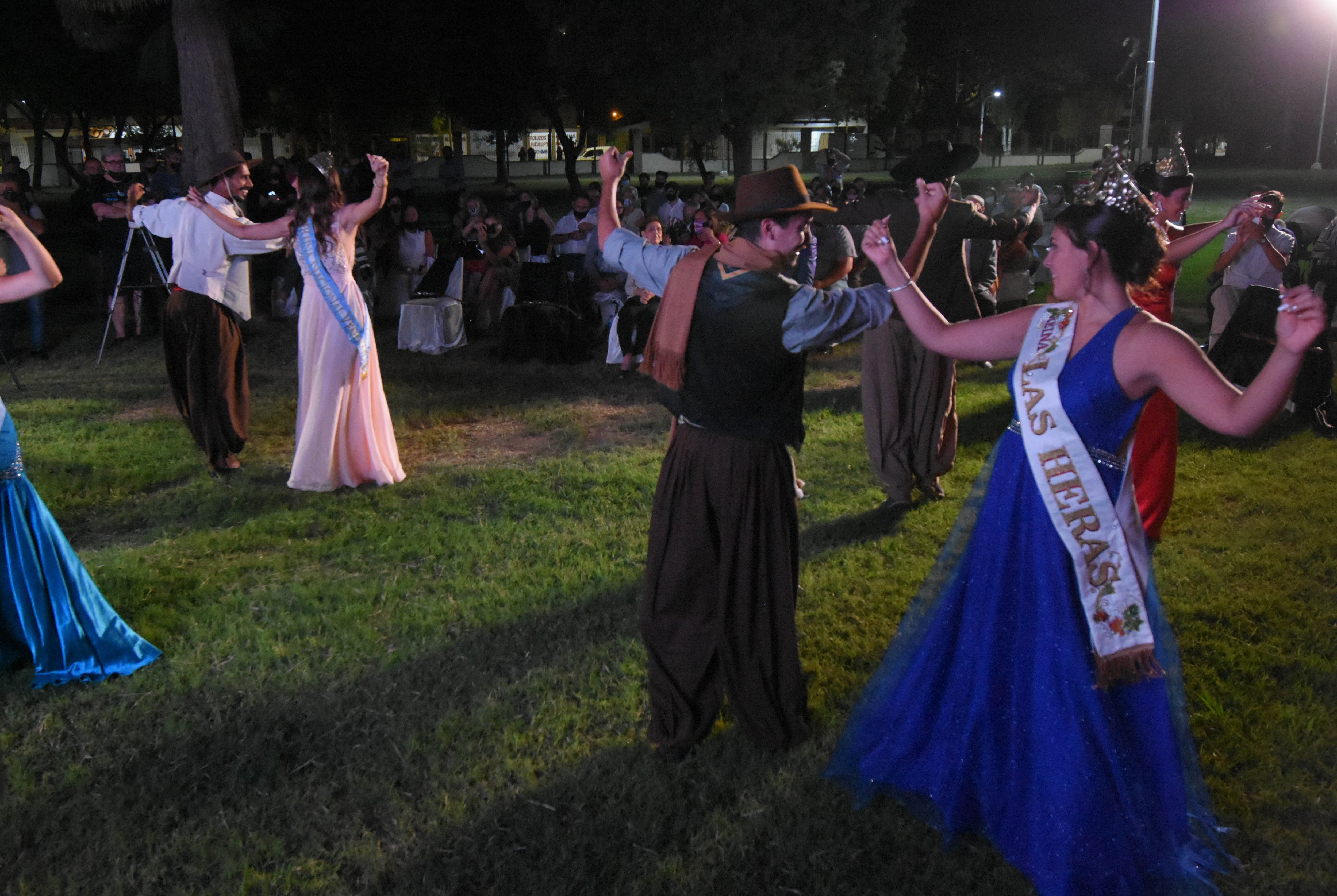 Vendimia Las Heras virtual
Se realizó la primer Vendimia departamental, fué en el departamento de Las Heras y se realizó virtual en el campo histórico EL Plumerillo