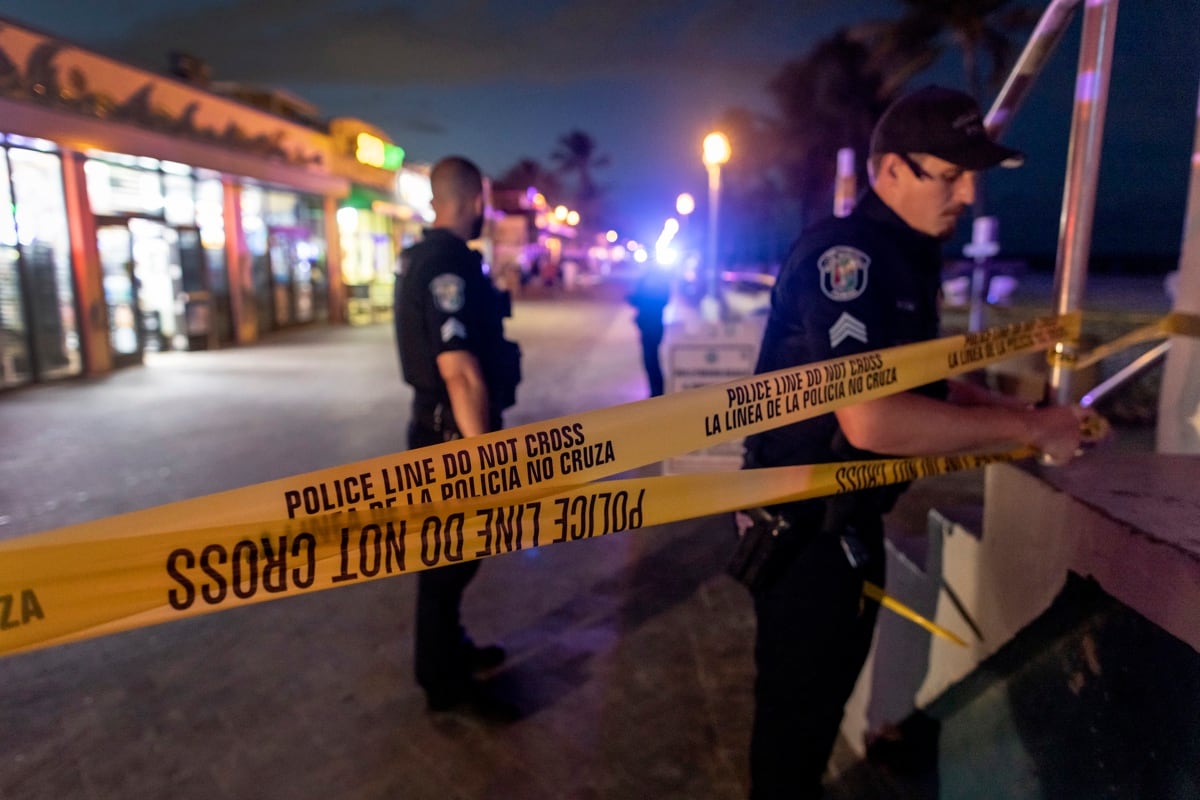 La Policía trabaja tras un tiroteo con nueve heridos en Hollywood Beach, Florida (EFE)