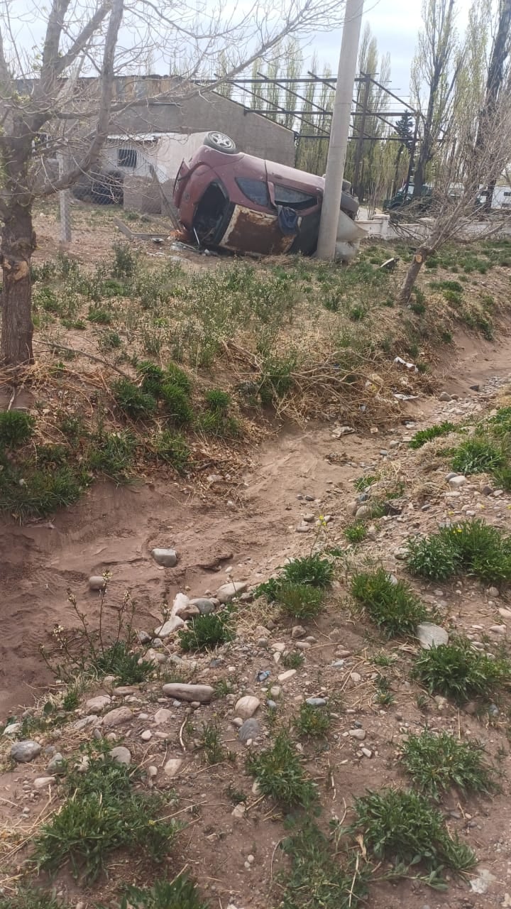 Otro conductor alcoholizado protagonizó un choque y vuelco frente al aeropuerto de Malargüe. Foto: Prensa Seguridad de Mendoza