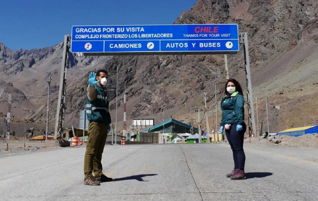 El Soapex sigue siendo obligatorio en Chile: cuánto cuesta, cómo sacarlo y de cuánto es la multa si no lo llevo.