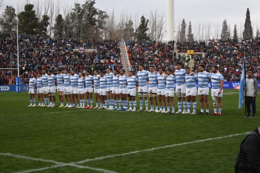 La formación de Los Pumas durante el Himno Nacional Argentino. Emocionante. / José Gutiérrez (Los Andes).