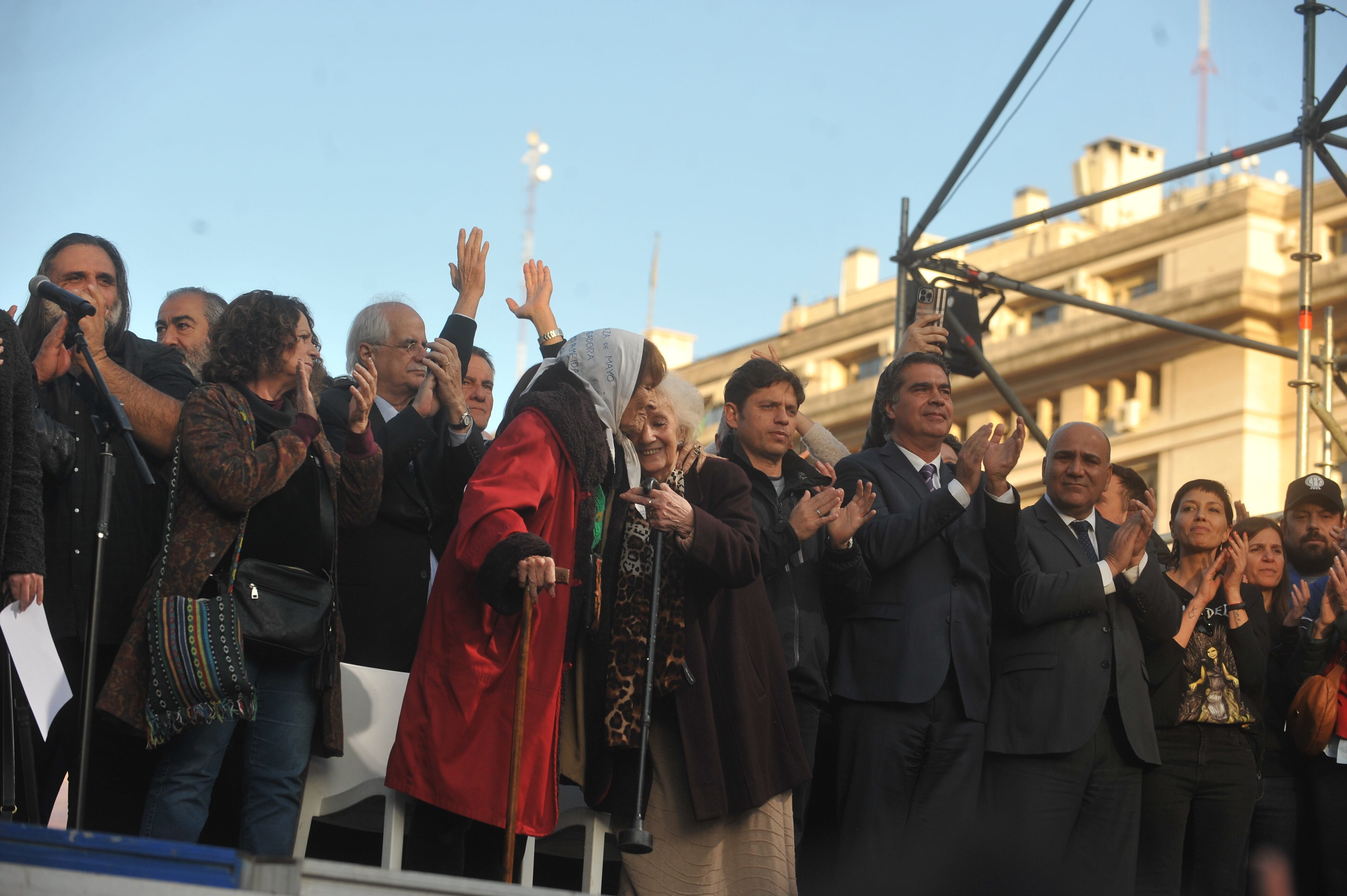 Marcha en la ciudad de Bs. As. por el atentado Plaza de Mayo. / Foto: Clarín