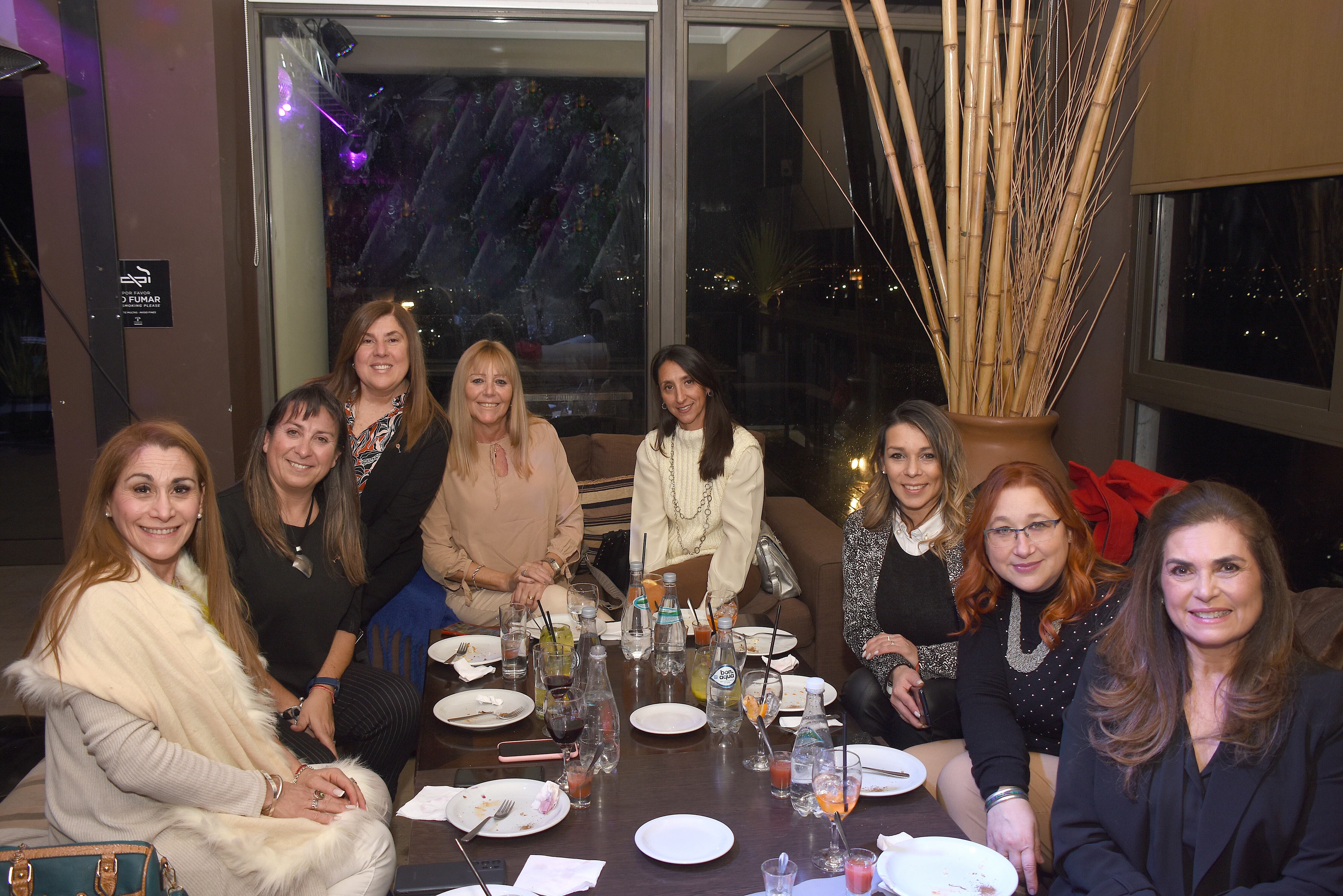 María Siracusa, Bettina Konjak, Ana Gaibazzi, Liliana Seggiaro, Sandra Roux, Cecilia Villarroel, Ana Rusticcini y Gabriela Videla. 