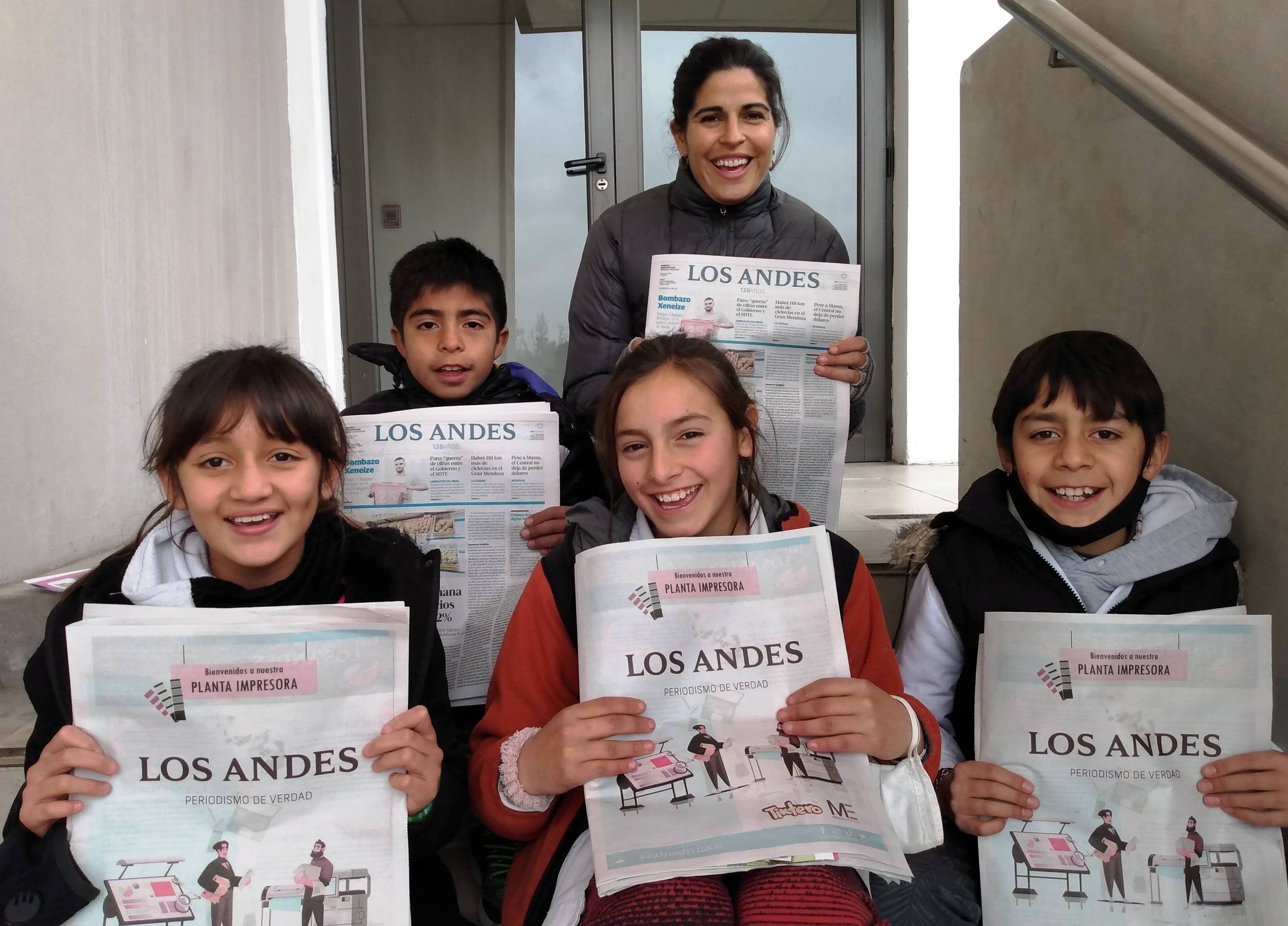 Lucía, Tiago, Leandro y Sofía, acompañados por Vanesa Pennisi.

