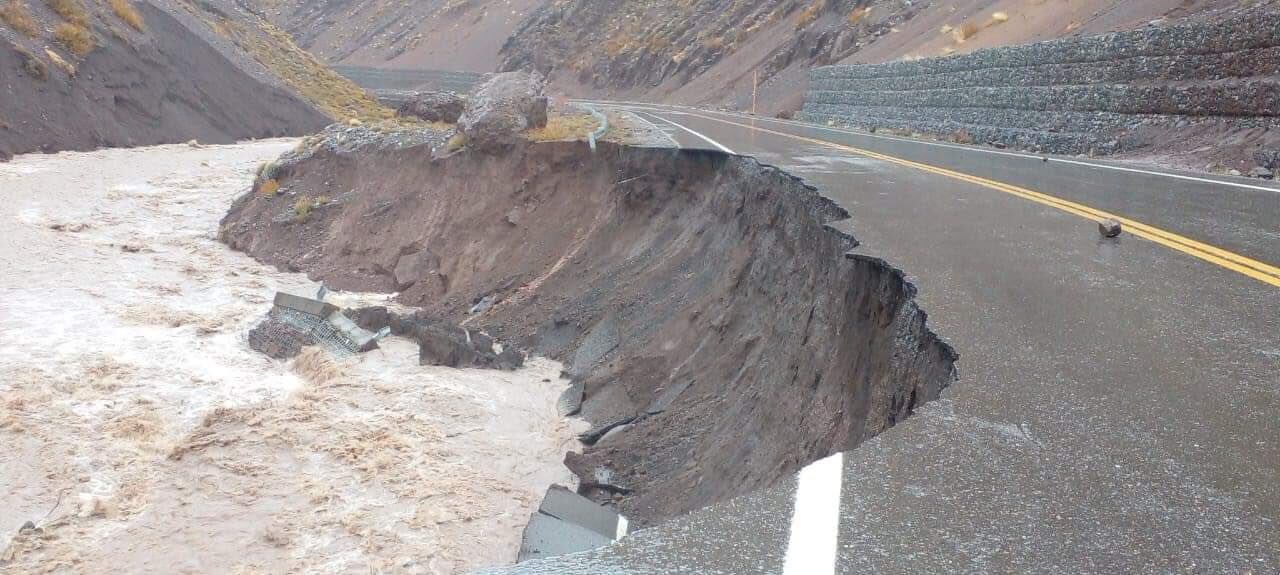 Así quedó la ruta 145 luego de la crecida del río Grande en Malargüe. Foto: Gentileza