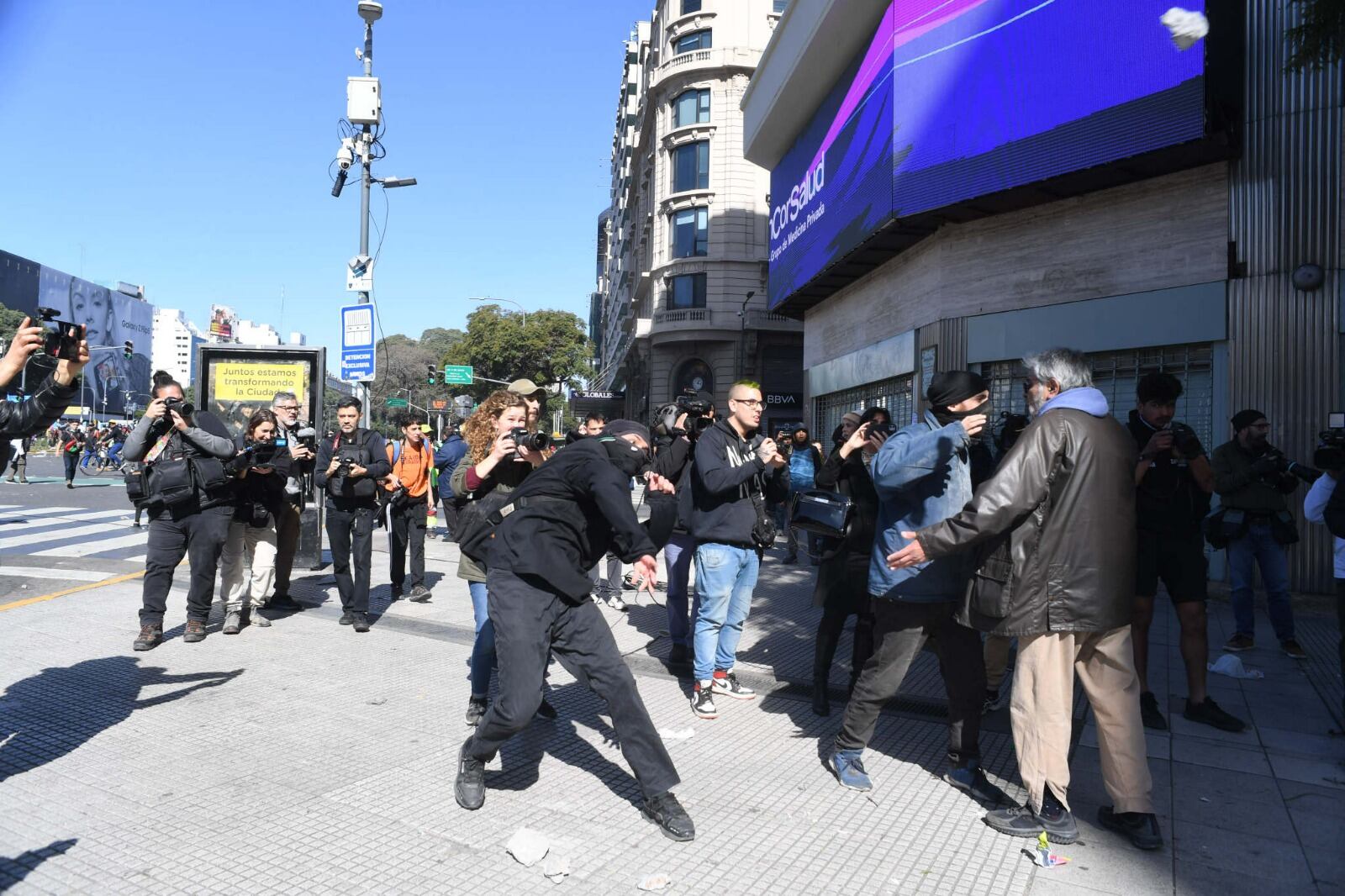 Otra vez incidentes en el Obelisco en una protesta de organizaciones sociales (Foto: Clarín)