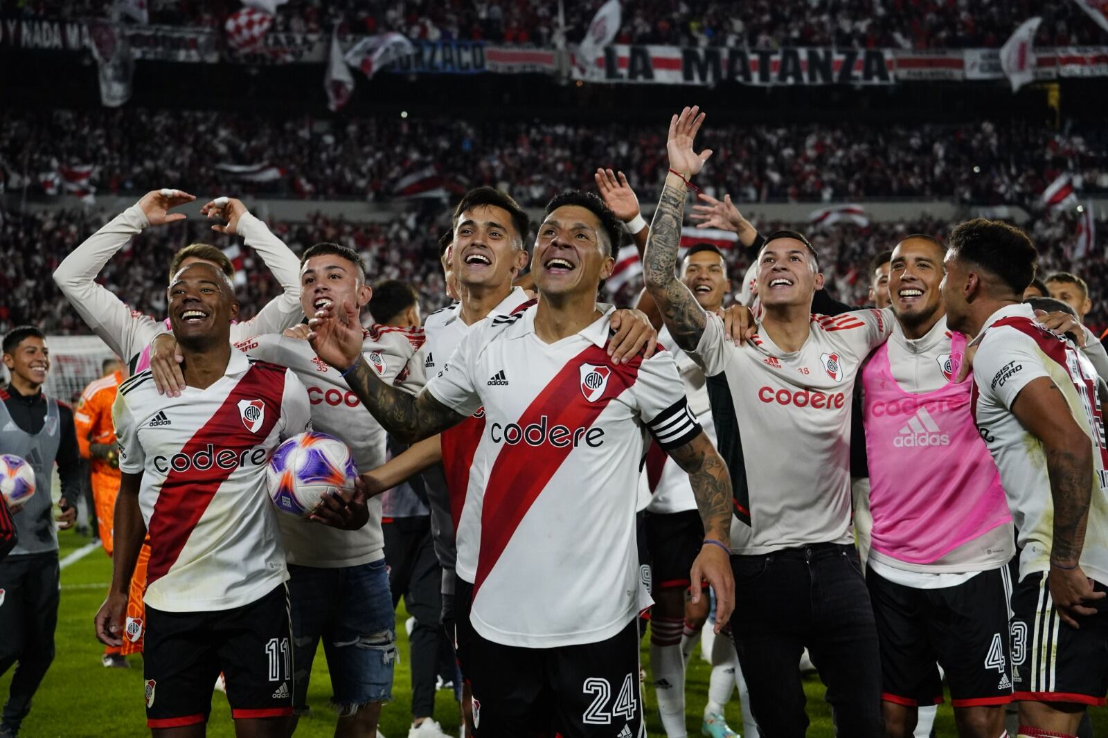 River le ganó a Boca y celebró en el Superclásico con final caliente en el Monumental. (Clarín)