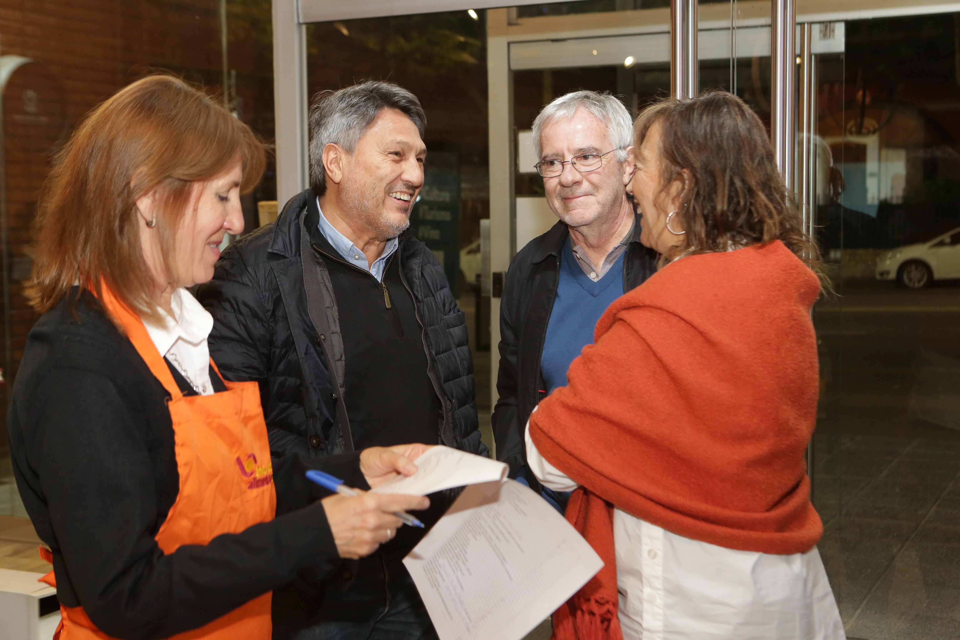 Salomé Cavicchioli (Voluntaria Banco de Alimentos Mza), Ricardo Diumenjo (Consejo Asesor Banco de Alimentos Mza), Osvaldo Roby (Dir. Académico- Maestría Responsabilidad Social - Uncuyo) y Cristina Cavicchia (Vicepresidente Banco de Alimentos Mza)