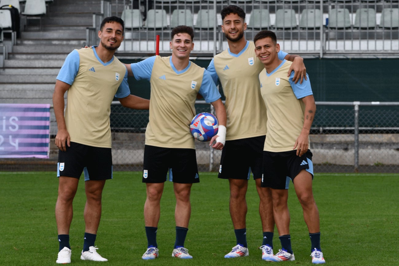 El campeón mundial y de América Julián Álvarez será una de las figuras del fútbol olímpico en París 2024. (Prensa AFA)