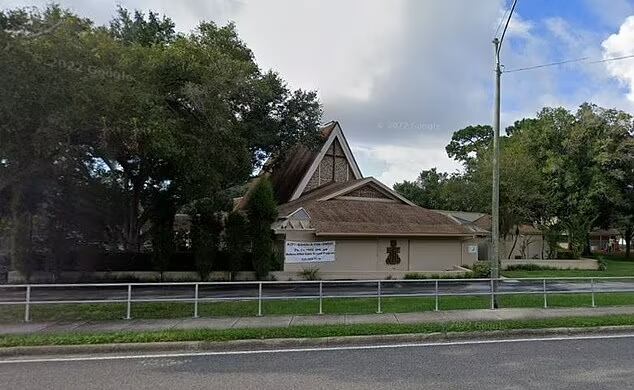 La Iglesia Presbiteriana de NorthWood , en la que Mason arruinó un pesebre y rompió múltiples macetas y plantas.