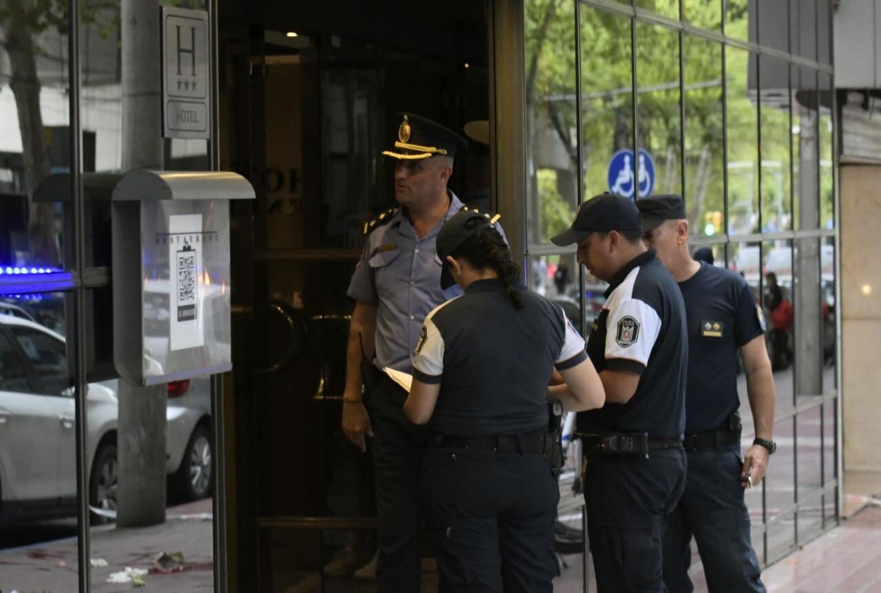 Un hombre de nacionalidad cubana murió tras caer desde el 10mo piso. Orlando Pelichotti / Los Andes