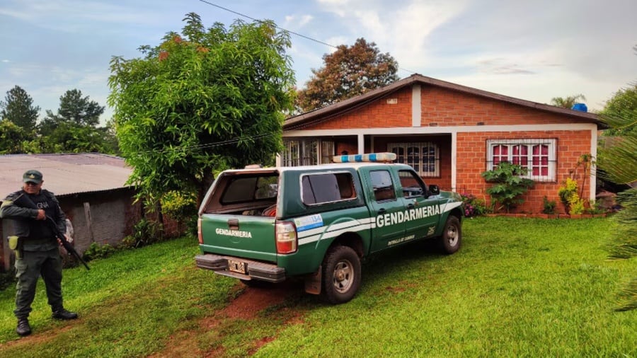 Una mujer y su novio fueron arrestados por vender a la hija de ella.