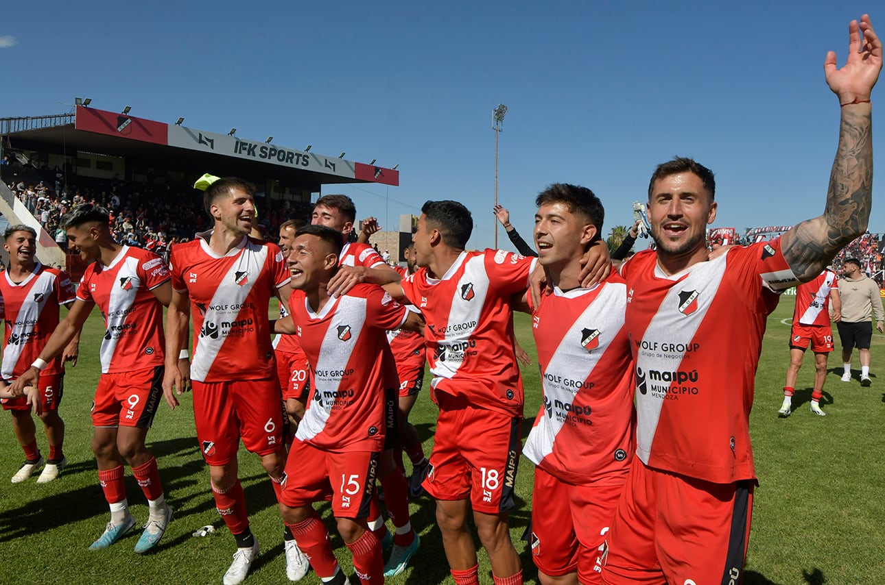 Deportivo Maipú hizo un campañón y llegó a la final del Reducido, pero no pudo dar el salto a Primera. 

Foto: Orlando Pelichotti