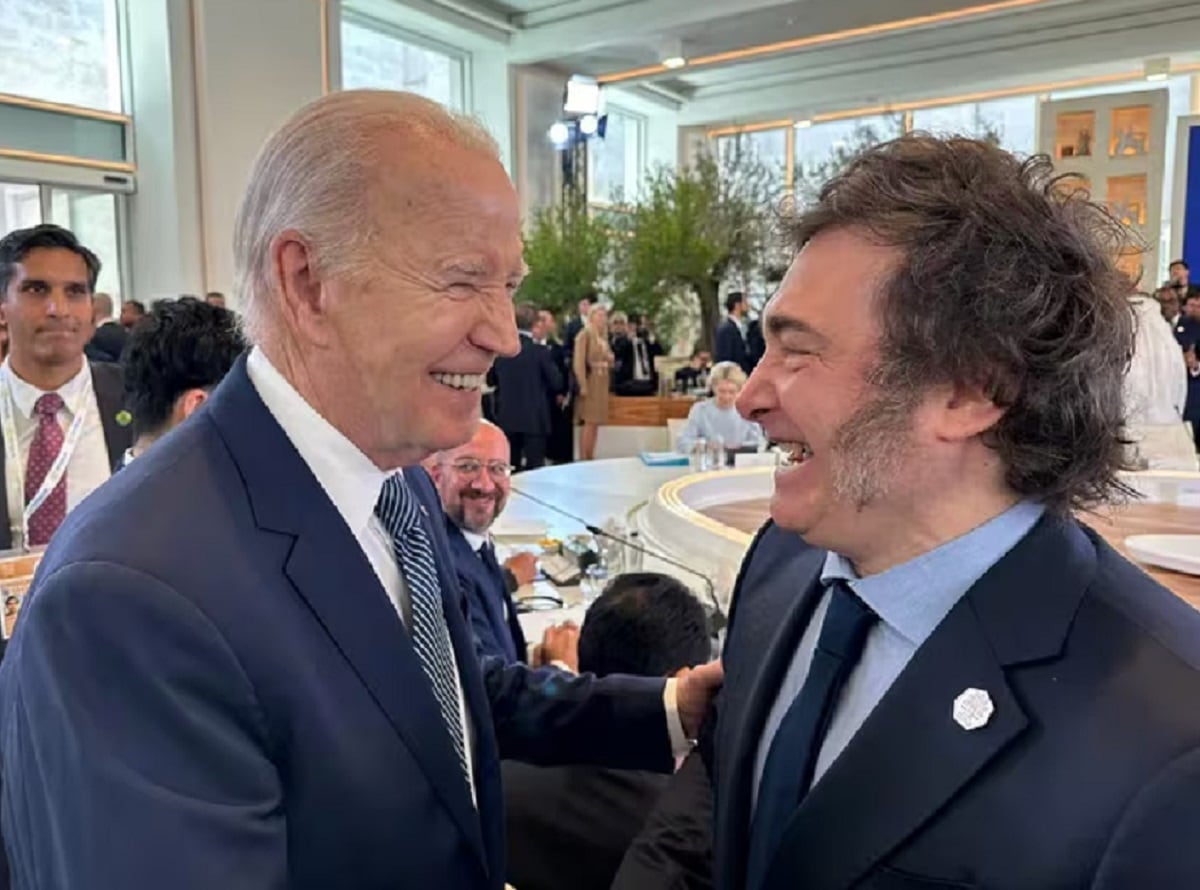 El presidente Javier Milei y su par estadounidense Joe Biden en la cumbre de líderes del G7. Foto archivo