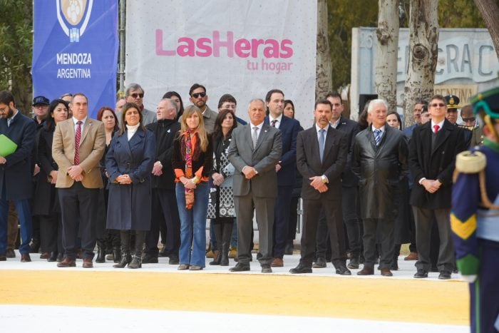 Ministros provinciales y legisladores nacionales estuvieron presentes en el Campo Histórico de El Plumerillo. Foto: Prensa Gobierno de Mendoza.