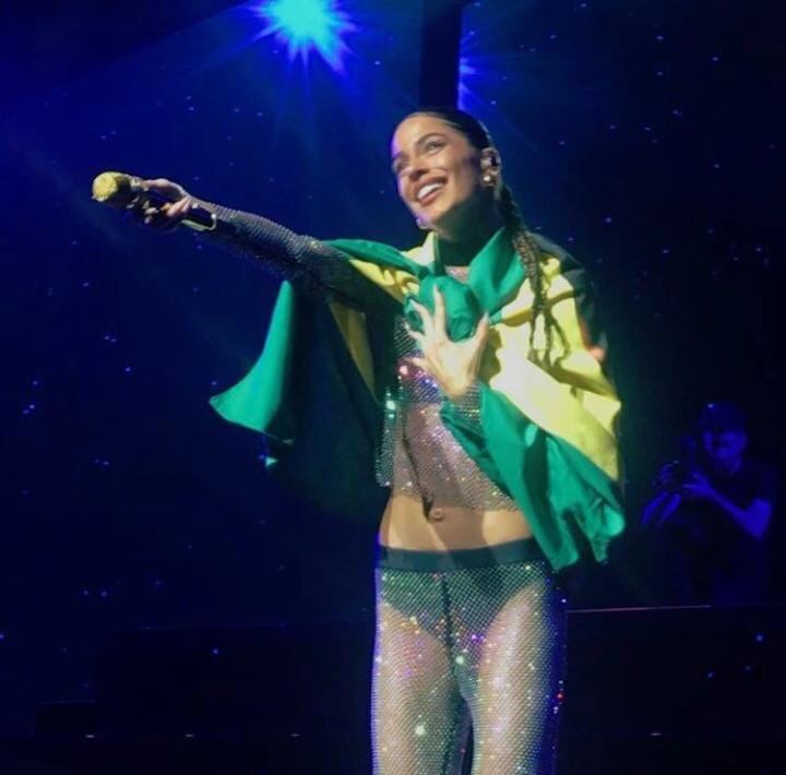 El look de Tini que llenó de colores Brasil.