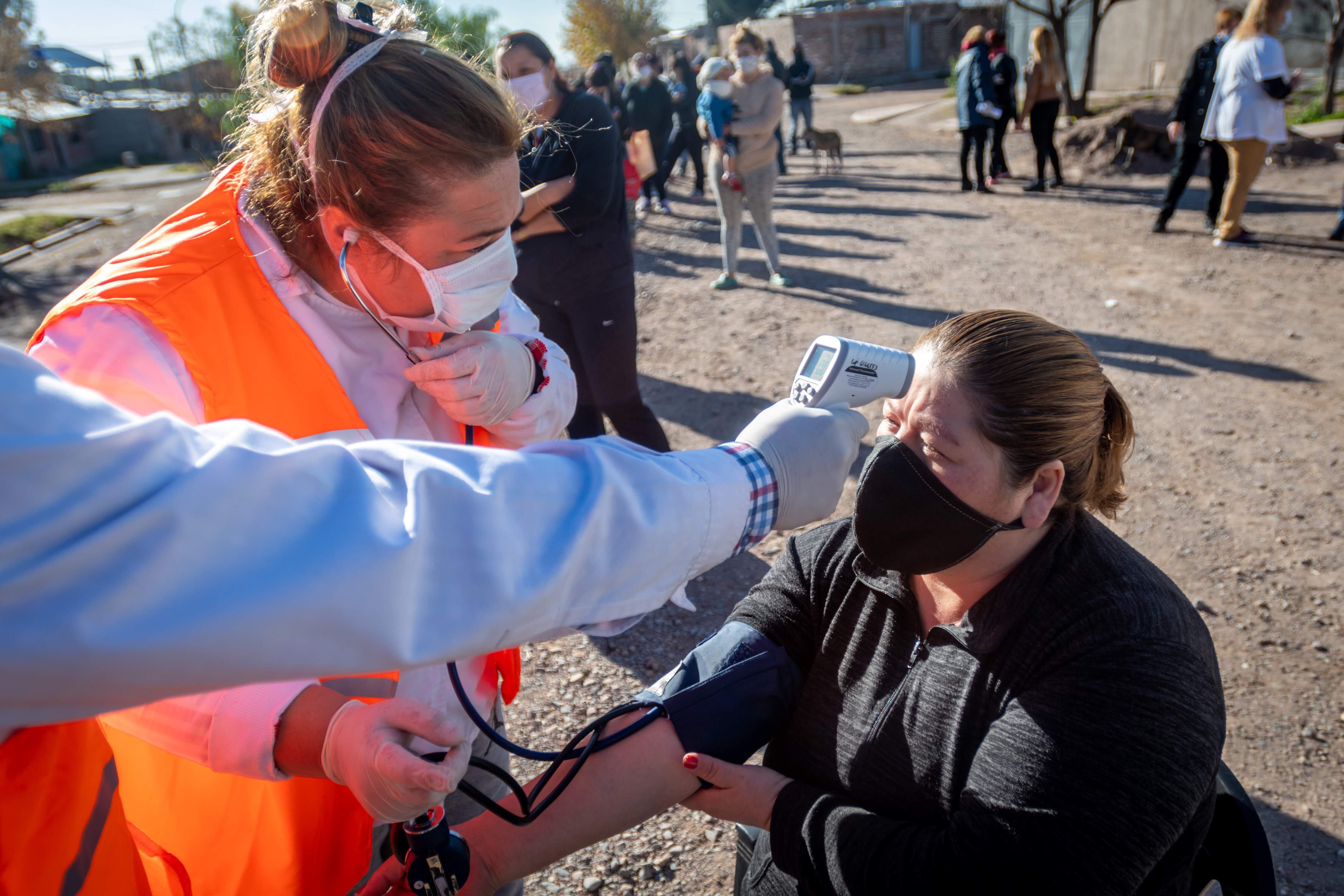 Mendoza 02 de junio de 2020

Control sanitario y epidemiológico en el barrio Sol y Sierra de Godoy Cruz. 
 
Foto: Ignacio Blanco / Los Andes