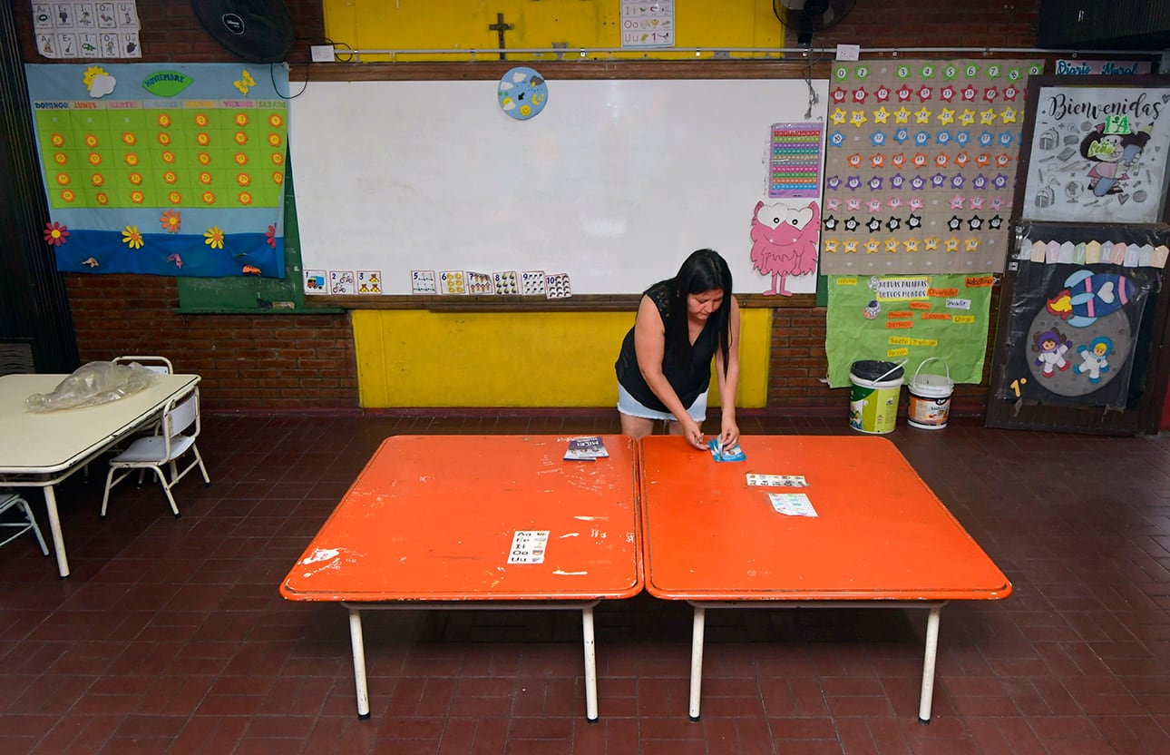 Pasadas las 8 de la mañana de este domingo comenzó el balotaje para definir quién será el próximo Presidente de Argentina. Hay 35 millones de personas habilitadas para votar entre el candidato de Unión por la Patria, Sergio Massa, y el de La Libertad Avanza (LLA), Javier Milei.
Escuela Patricias Mendocinas


Foto: Orlando Pelichotti