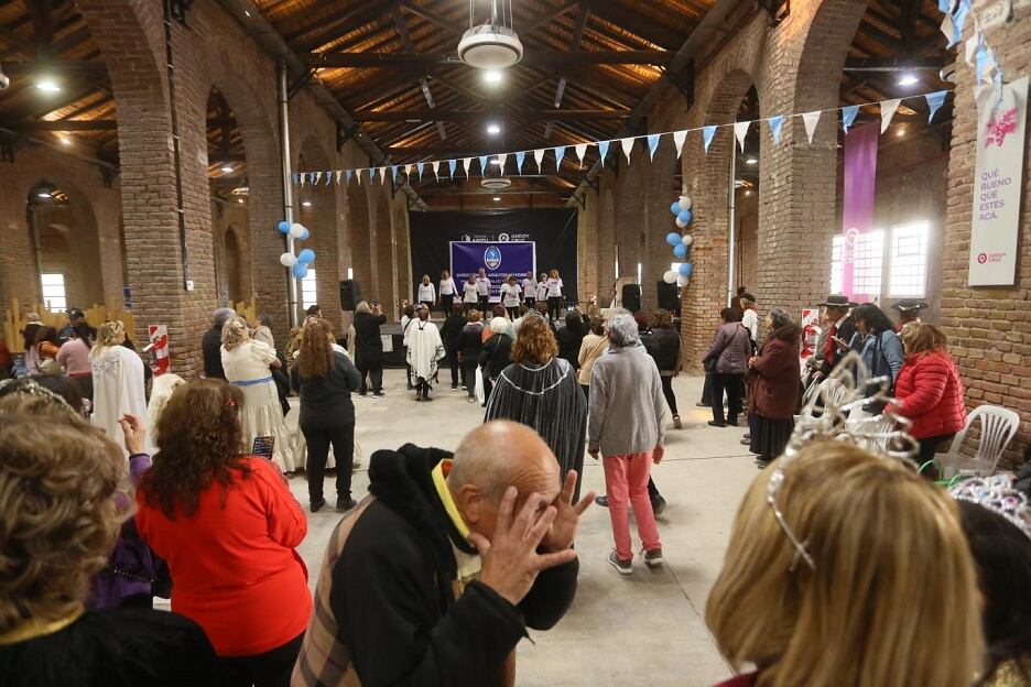 Godoy Cruz fue sede de un multitudinario evento junto a personas mayores de toda la provincia.