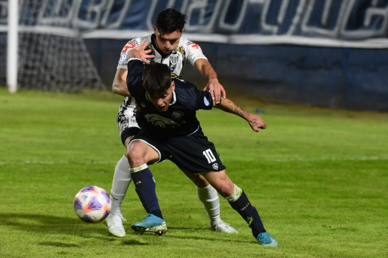 Por la 13° fecha de la Primera Nacional, Independiente Rivadavia recibe a Estudiantes de Caseros. / Mariana Villa (Los Andes).