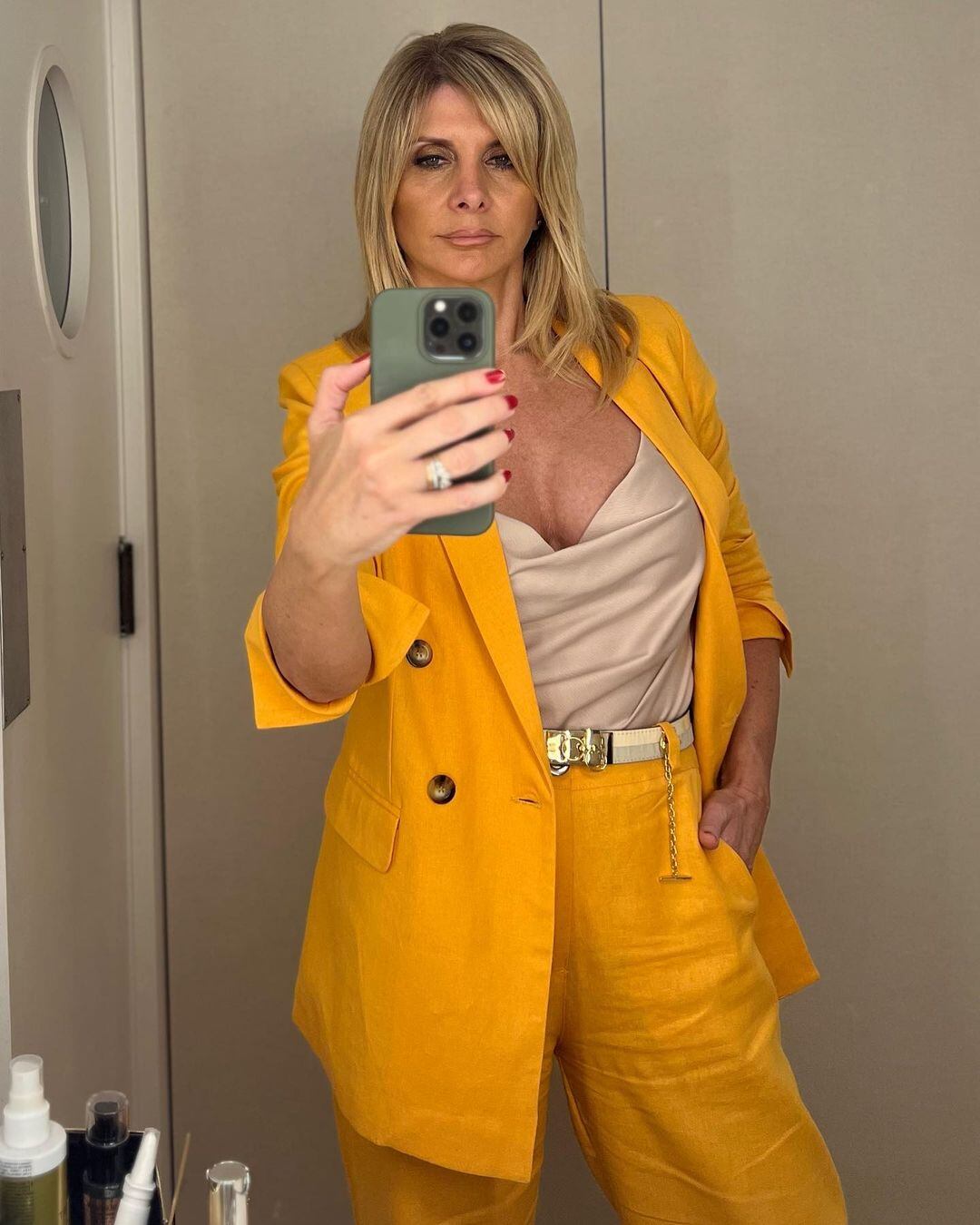 Débora Plager enamoró a todos con un atuendo amarillo