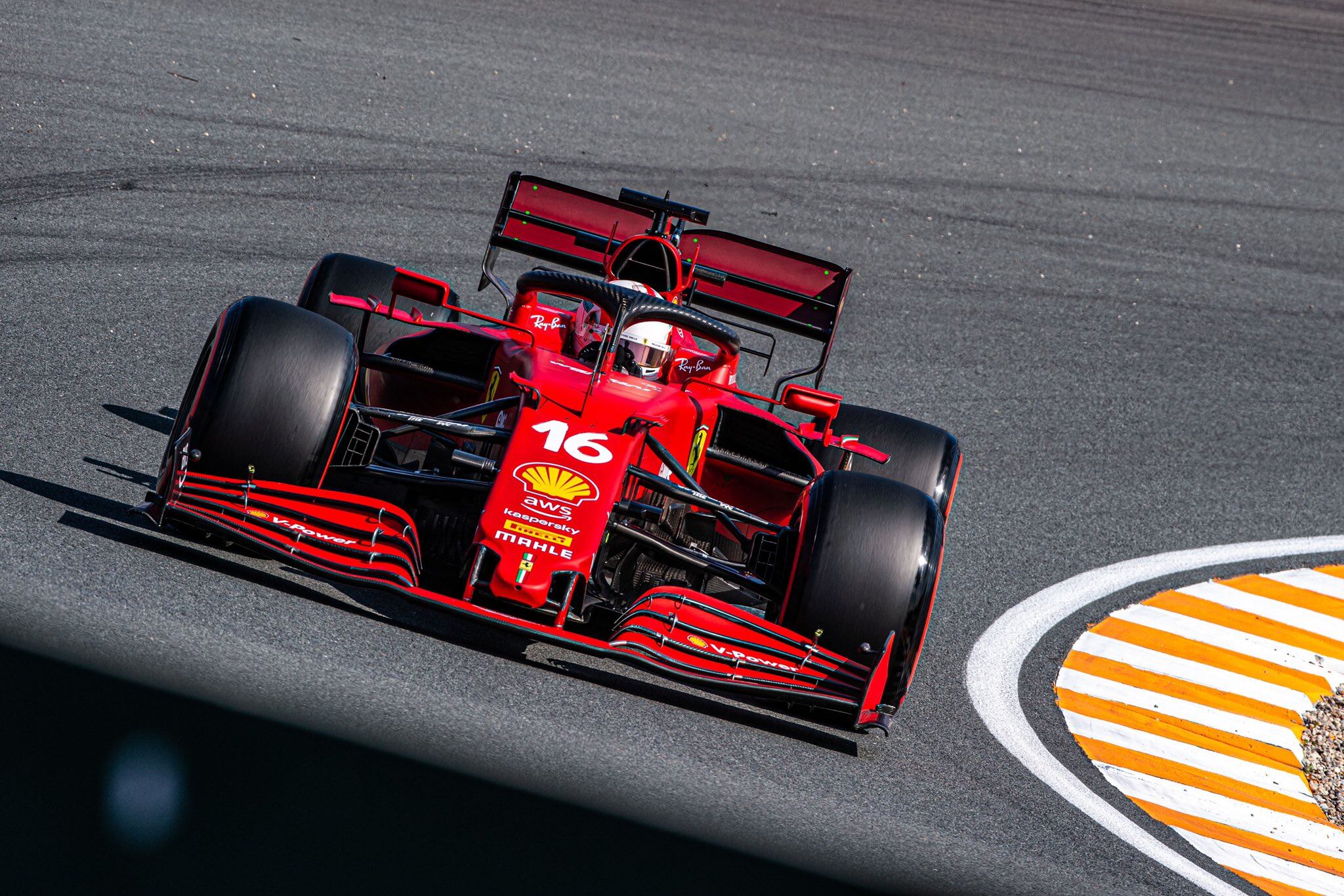 Leclerc lideró el 1-2 de Ferrari en Países Bajos