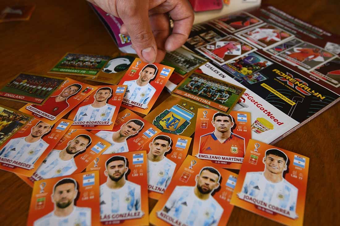 Furor por la colección de figuritas y album del mundial de futbol  QATAR 2022

Foto: José Gutierrez/ Los Andes