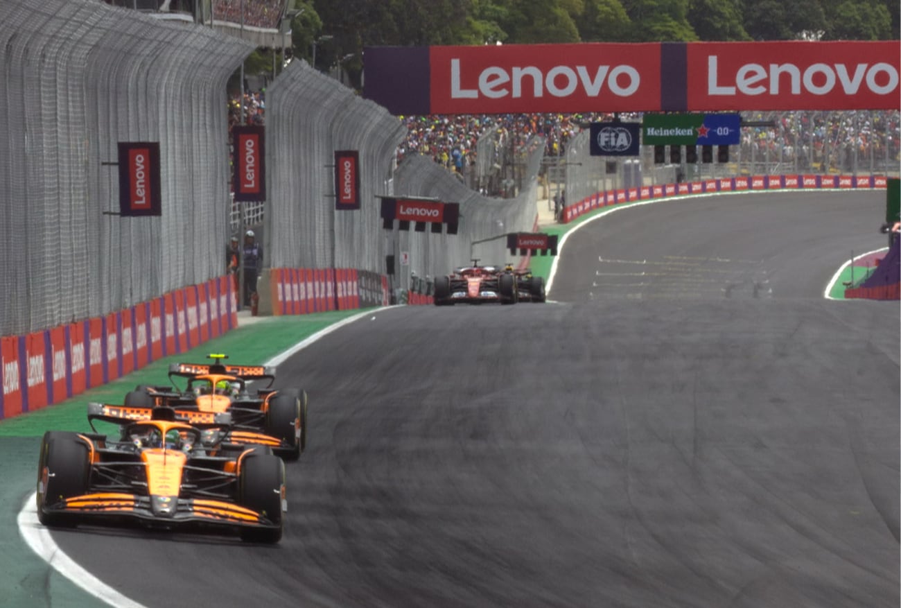 Los McLaren sostuvieron los embates de Leclerc y Verstappen, y terminaron 1-2. /Foto: F1