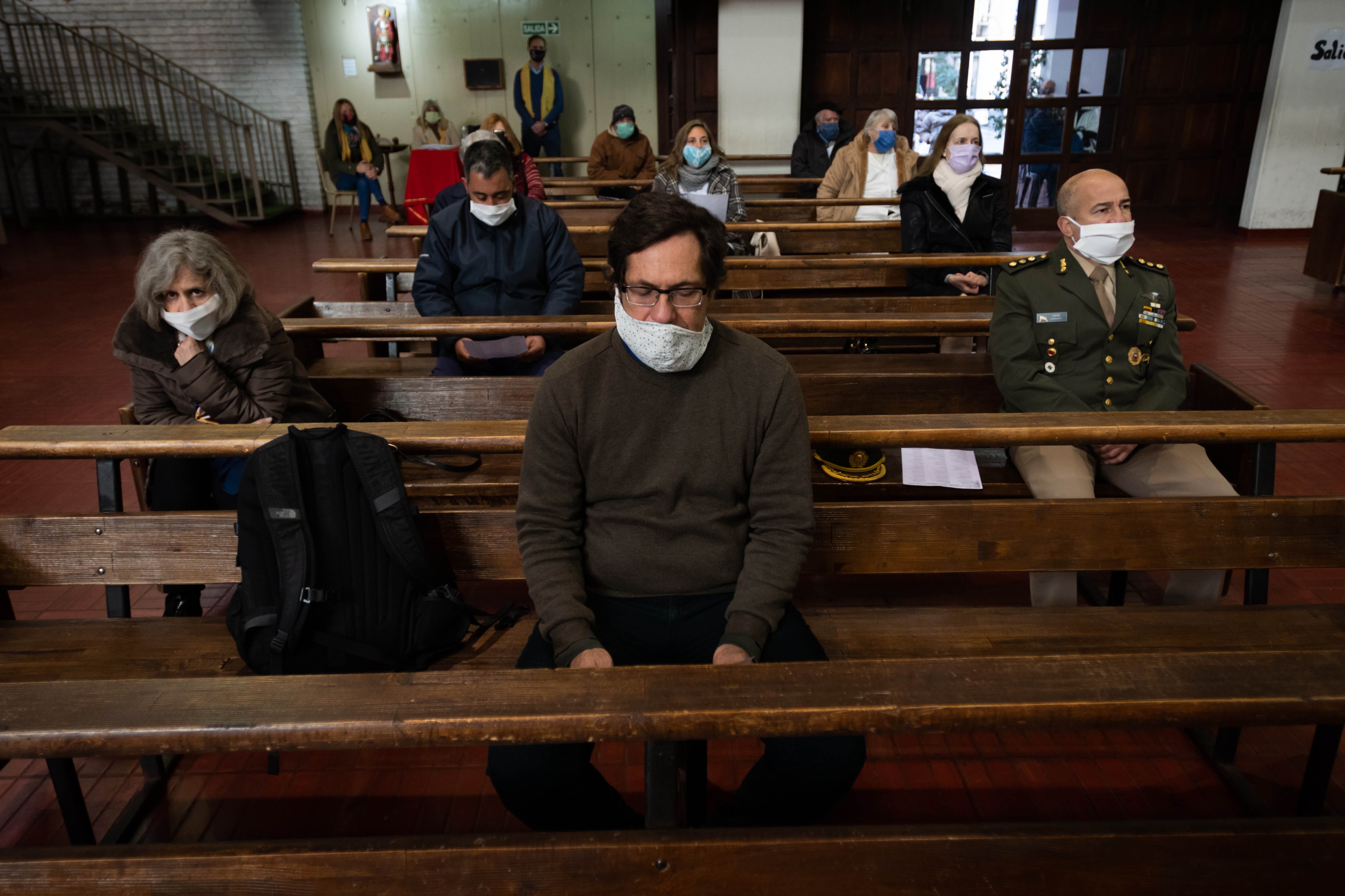 Festejos de Patrón Santiago, 
Por el aislamiento social preventivo y obligatoria solo se realizo una misa con pocos fieles presentes y de forma virtual

Foto: Ignacio Blanco / Los Andes