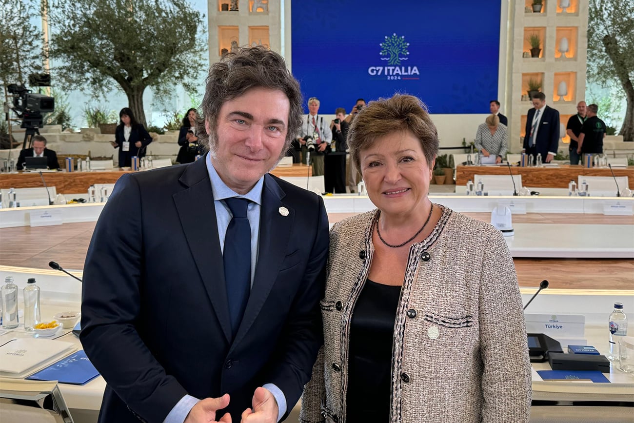 Milei, junto a la titular del FMI Kristalina Georgieva en la cumbre del G7 (X / Manuel Adorni)