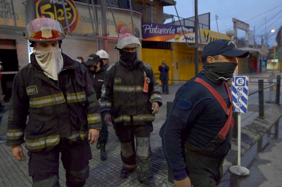 .
Se incendió parte de las instalaciones de la tradicional Heladería 5/25 del departamento de  Las Heras.