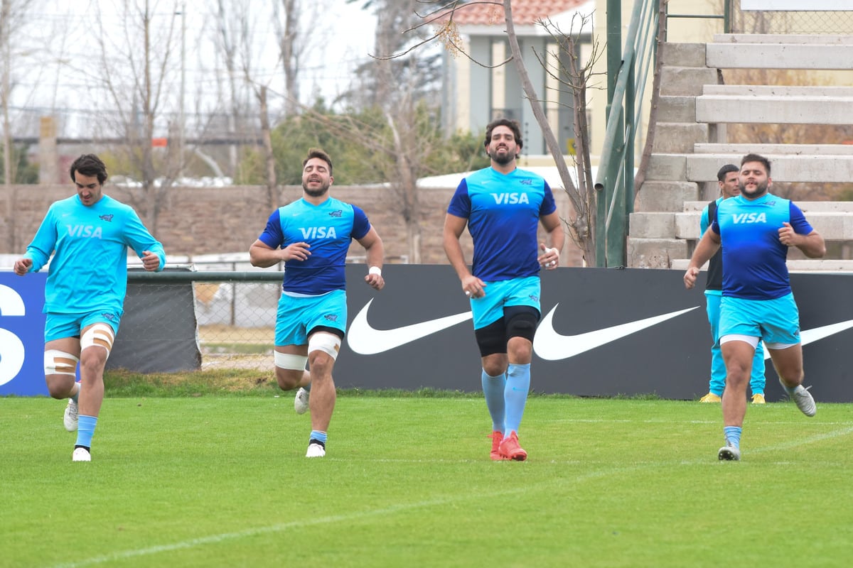 Concentrados. Luego de días de entrenamientos fuertes y con mucho análisis del juego, los jugadores disfrutan de horas de descanso antes del debut en el Championship 2022. Foto: Mariana Villa / Los Andes.