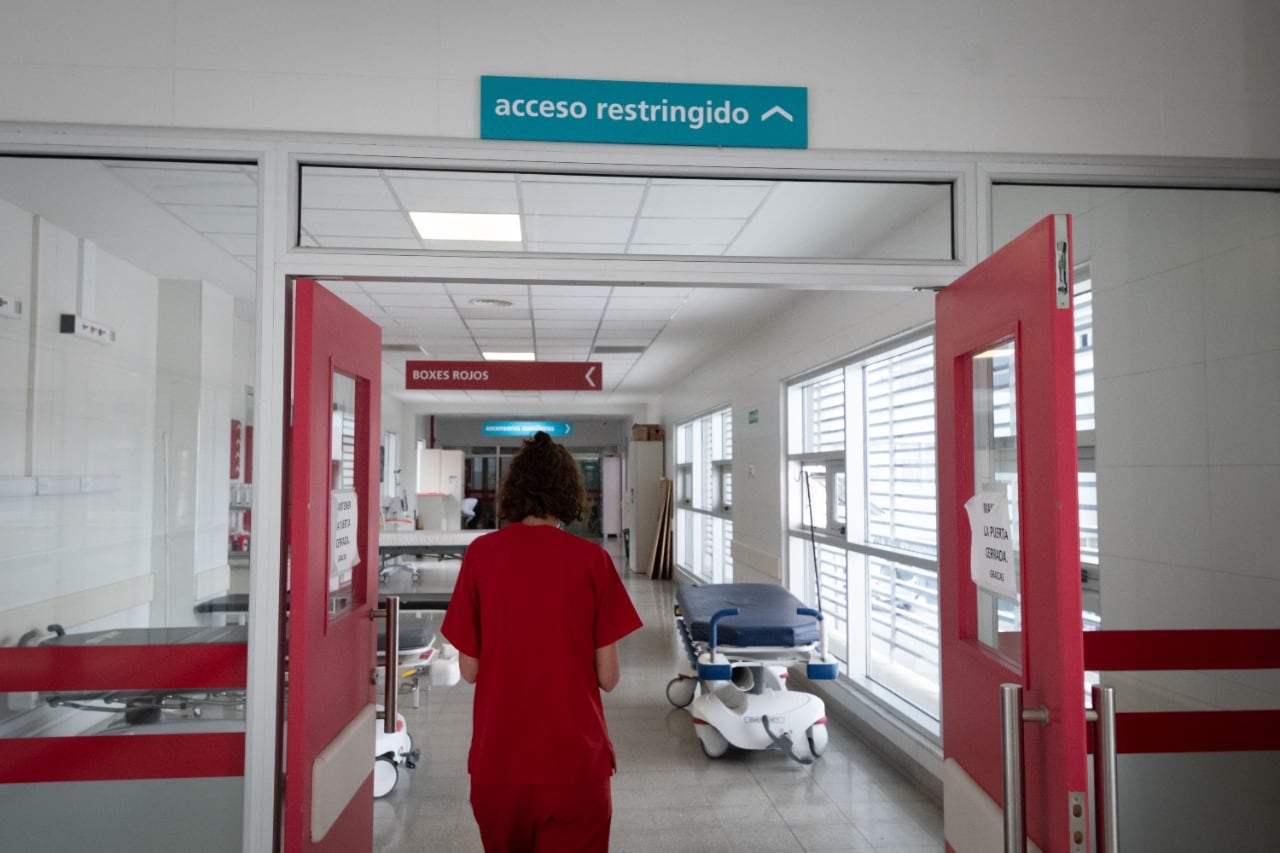 Guardia del hospital Central  (Ignacio Blanco / Los Andes)