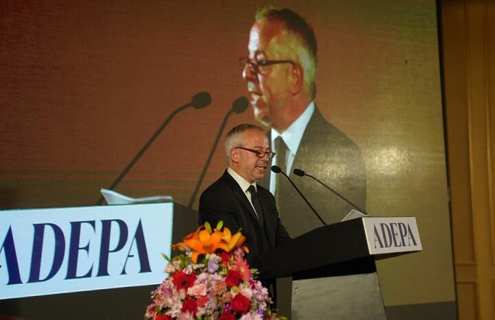 El presidente de ADEPA, Martín Etchevers, en la cena anual de la entidad. Foto Marcelo Carroll.